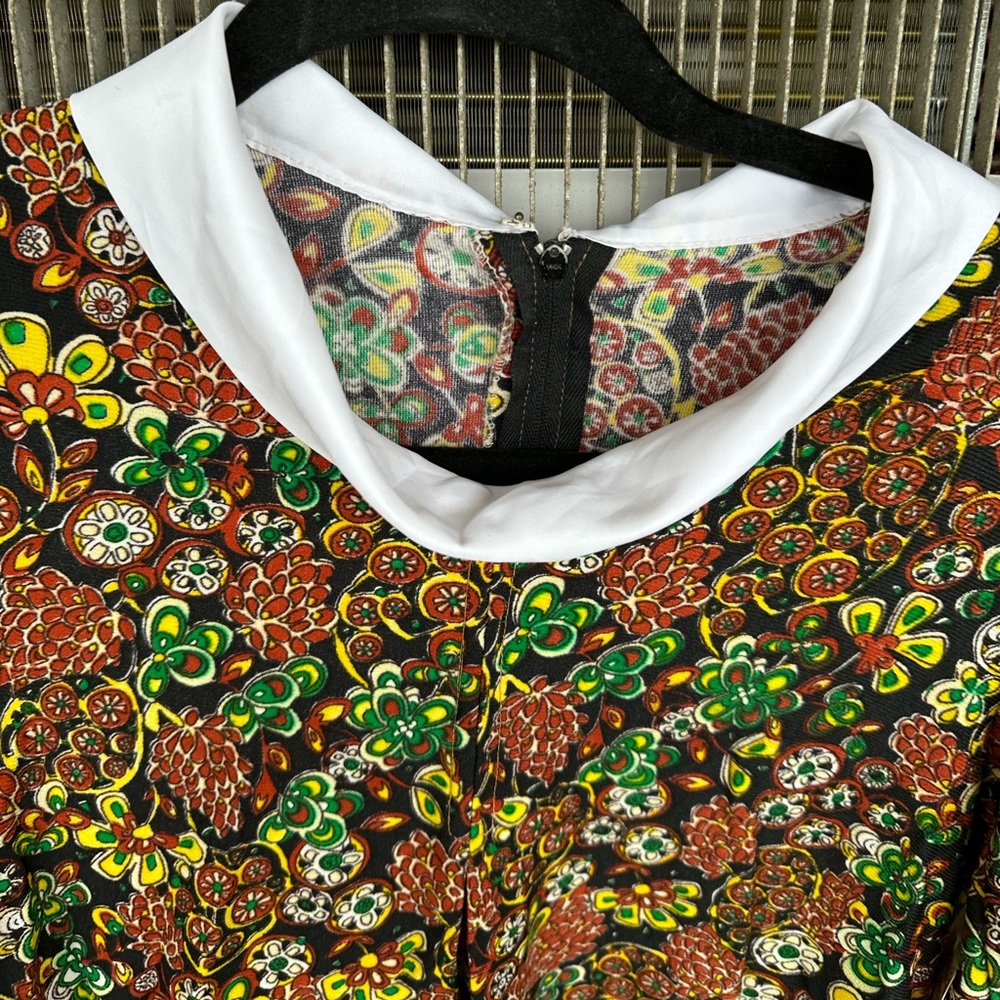 Vintage 60s floral print mini dress. No size but would best fit a small.
